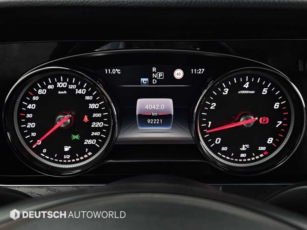 Mercedes Benz E class - Vista 8