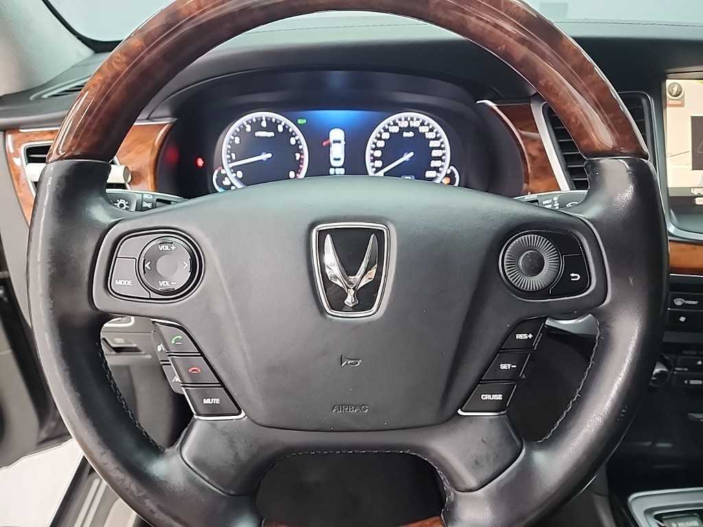 HYUNDAI Equus - Vista 9