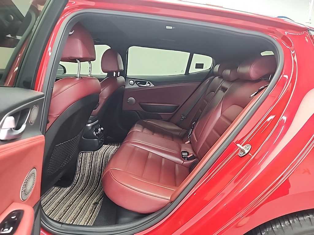 KIA Stinger - Vista 12