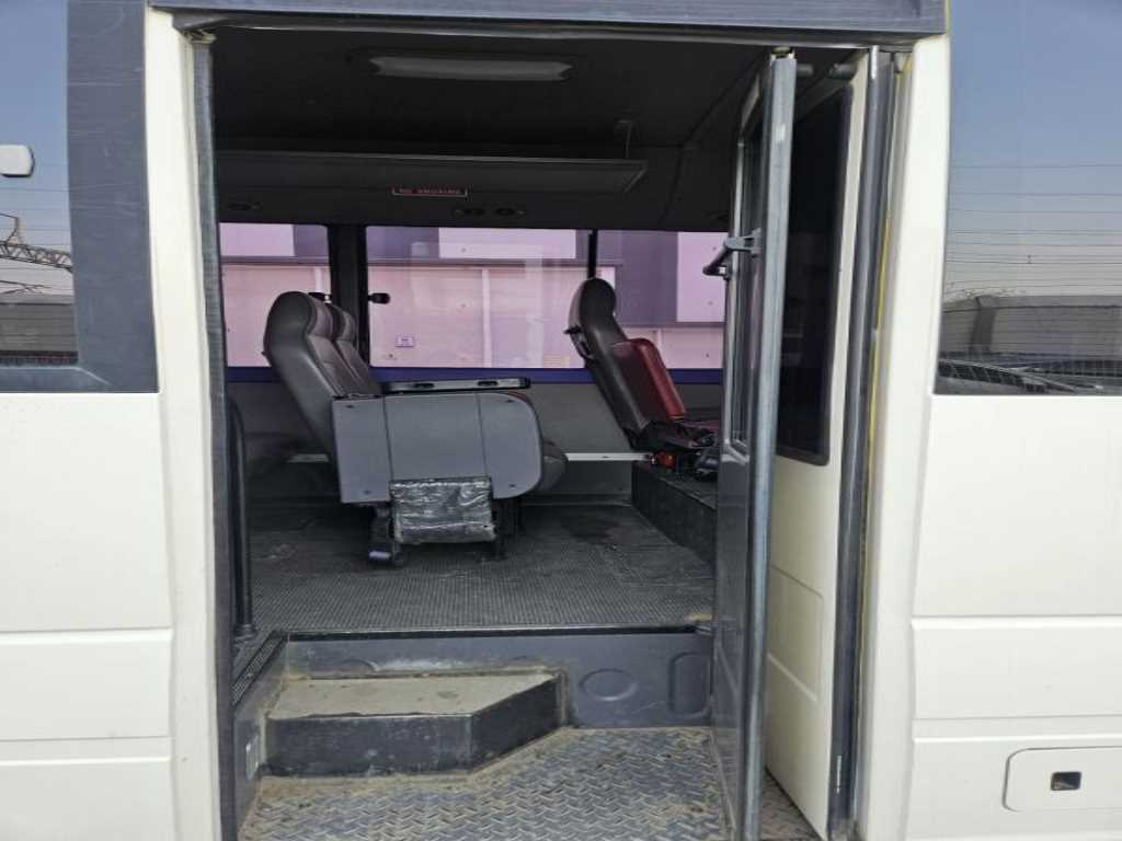 medium and large bus Hyundai bus - Vista 9