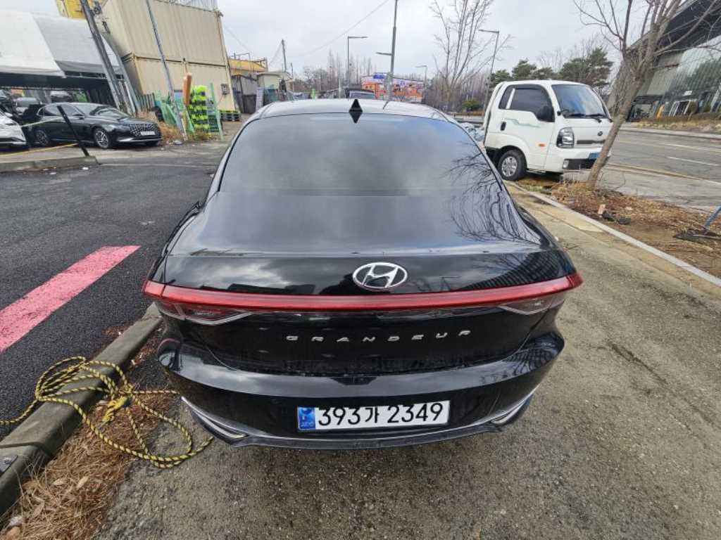 HYUNDAI Grandeur - Vista 4