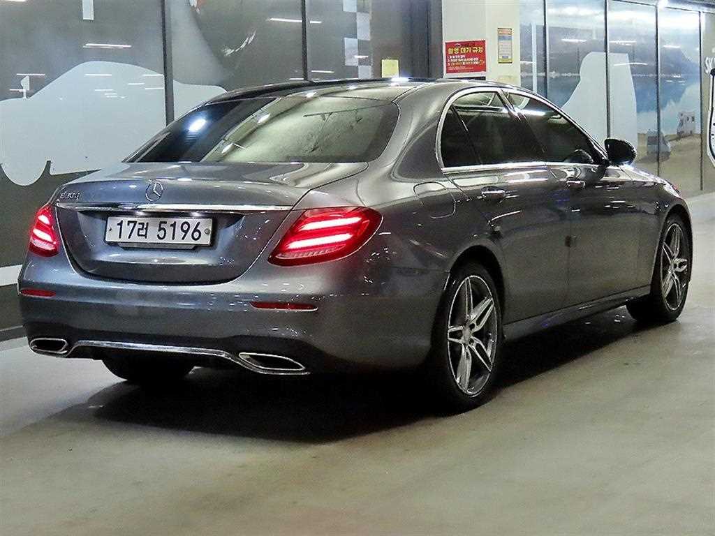 Mercedes Benz E class - Vista 4