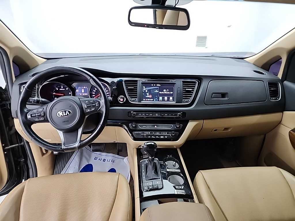 KIA Carnival - Vista 7