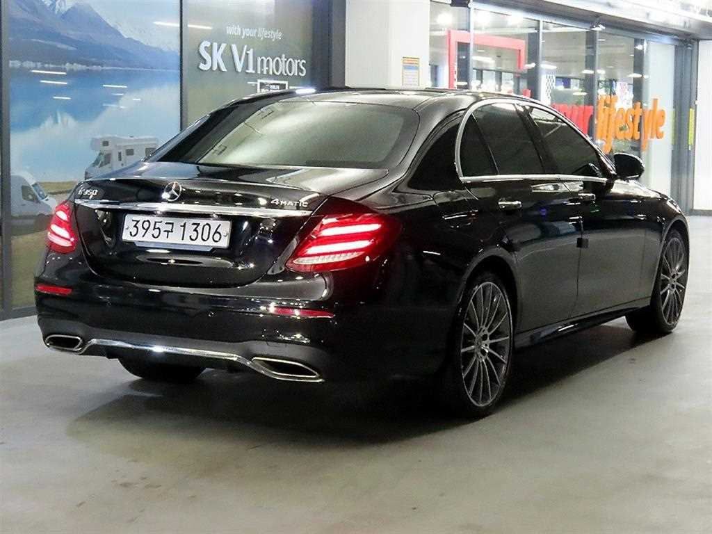 Mercedes Benz E class - Vista 4