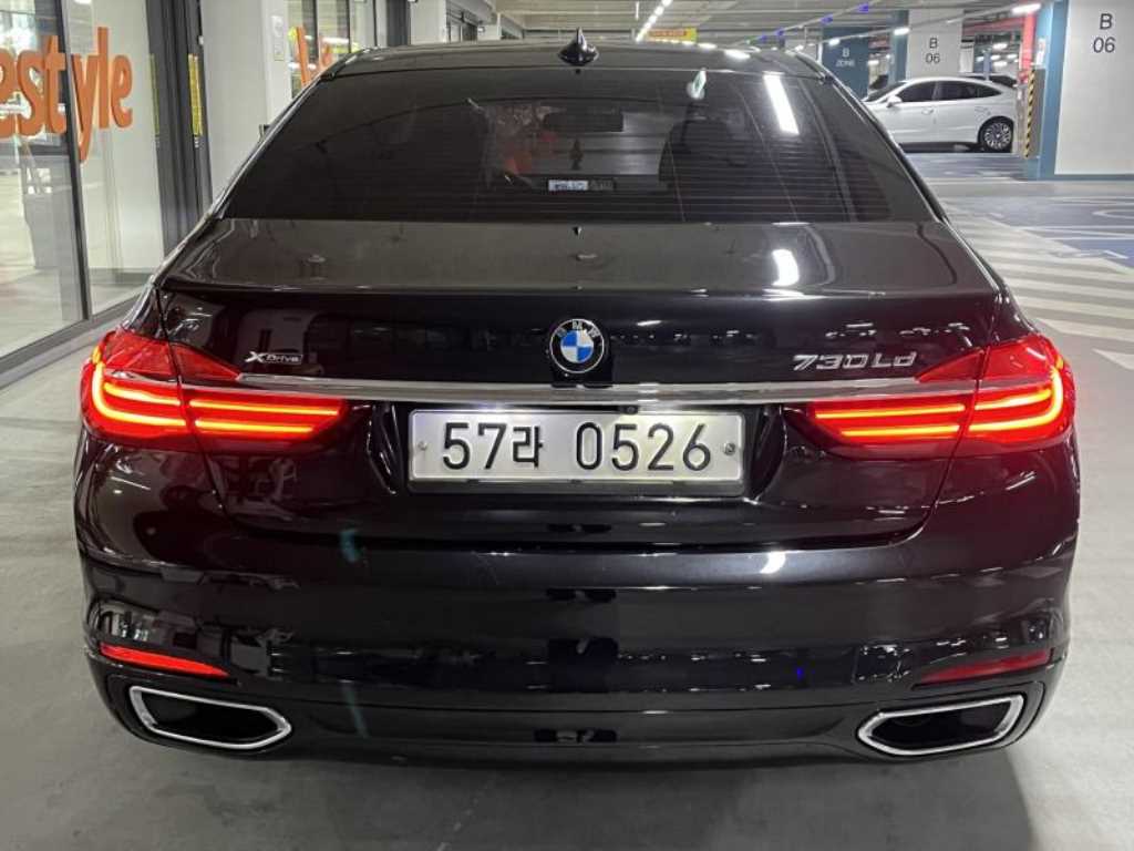 BMW 7 Series - Vista 5