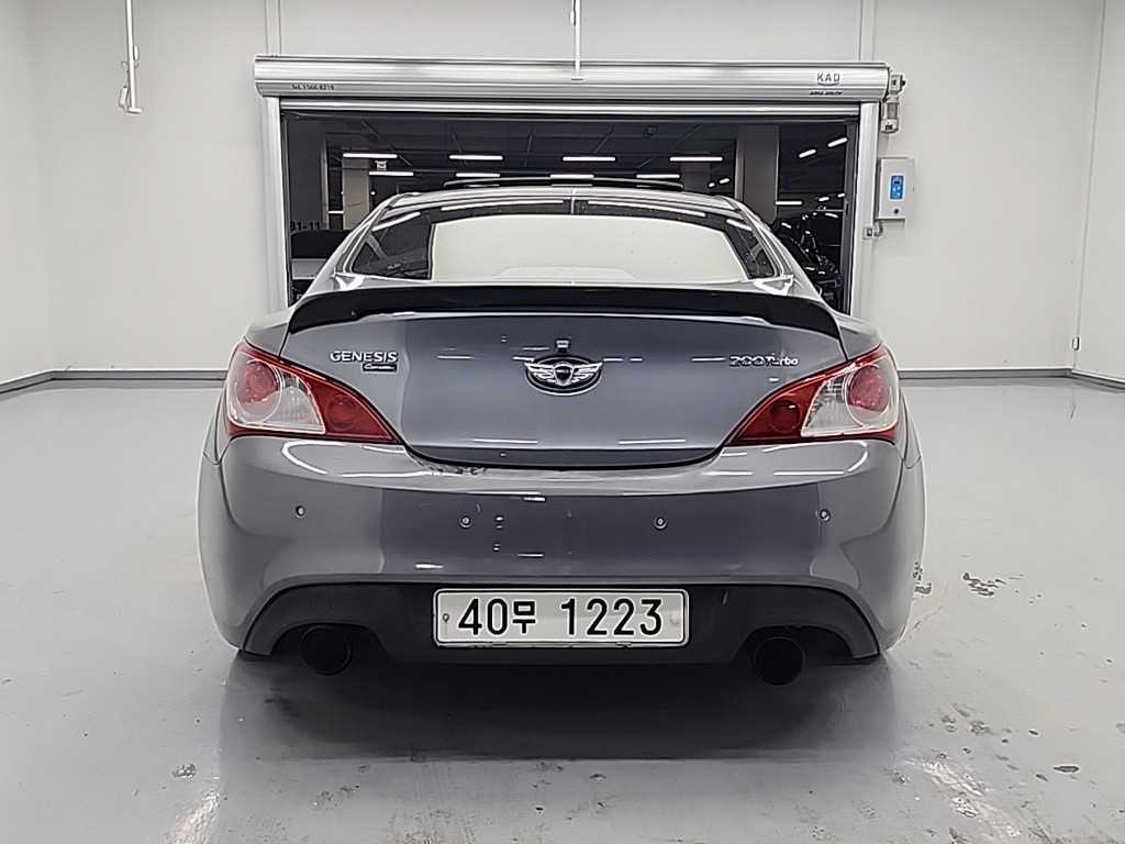 HYUNDAI Genesis - Vista 3