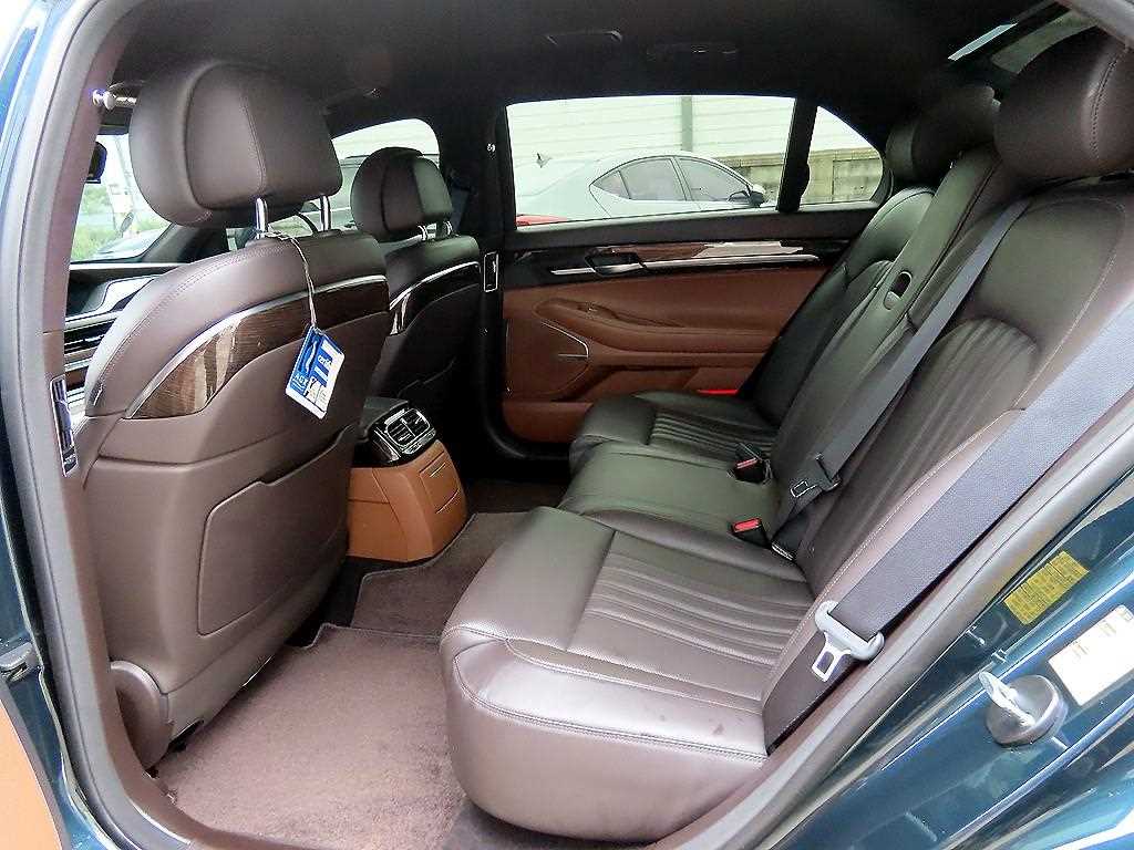 Genesis G90 - Vista 6