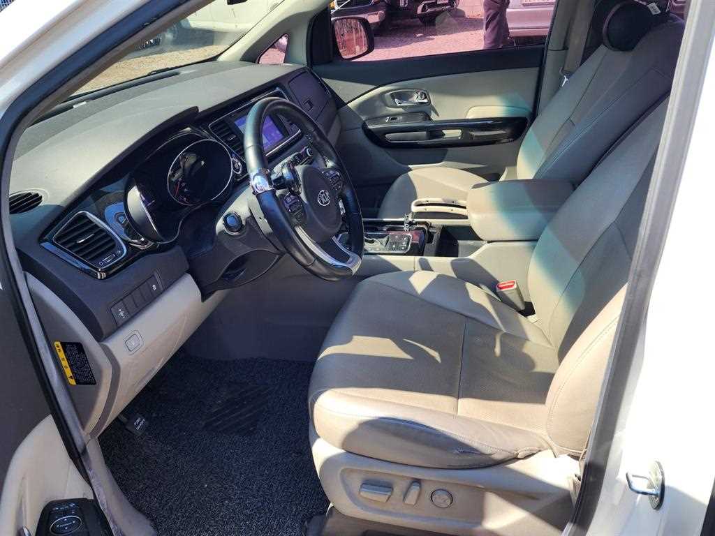 KIA Carnival - Vista 9