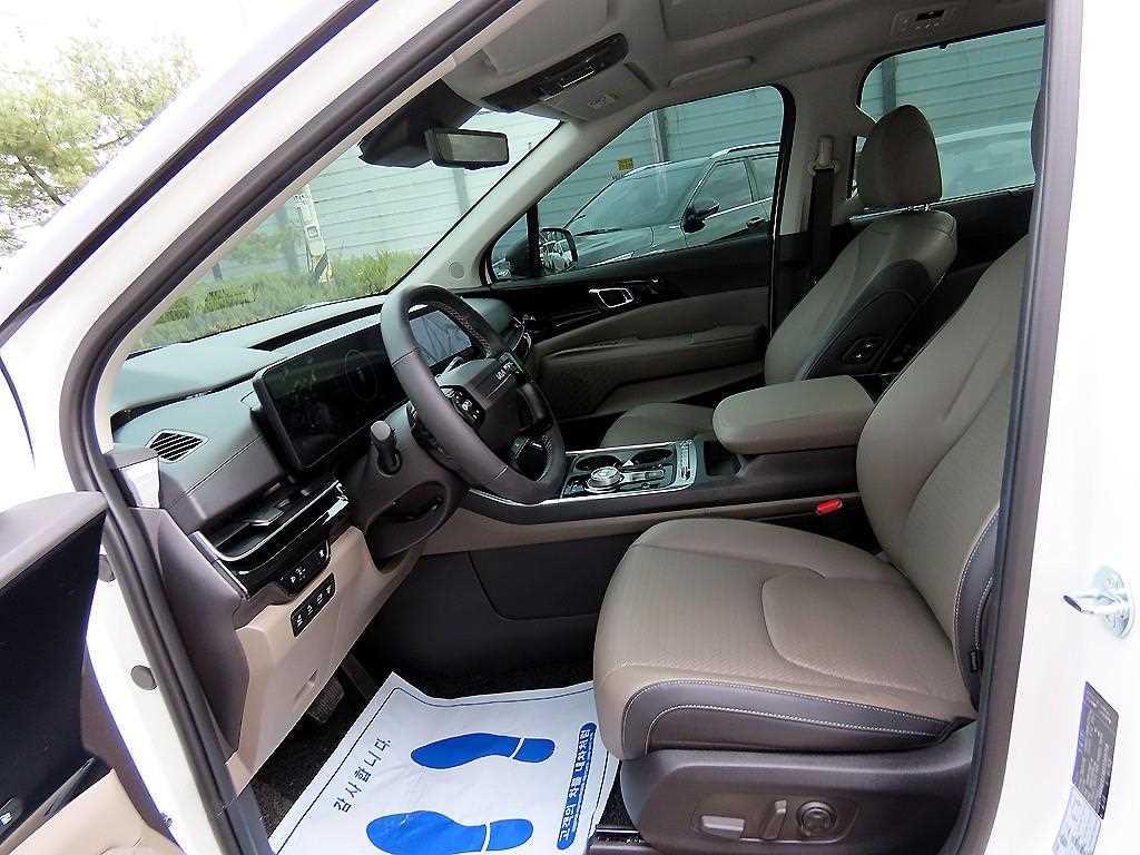 KIA Carnival - Vista 5