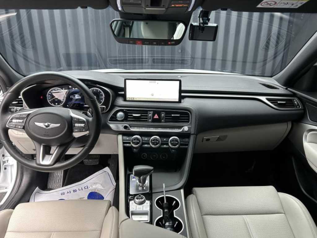Genesis G70 - Vista 9
