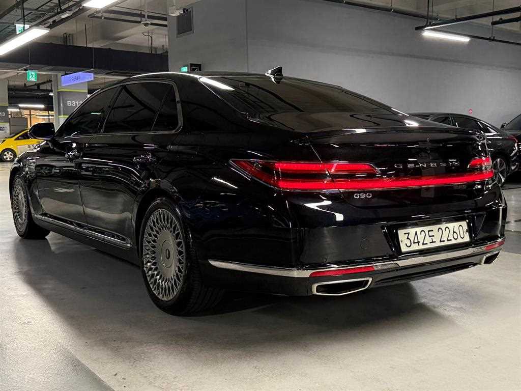 Genesis G90 - Vista 5