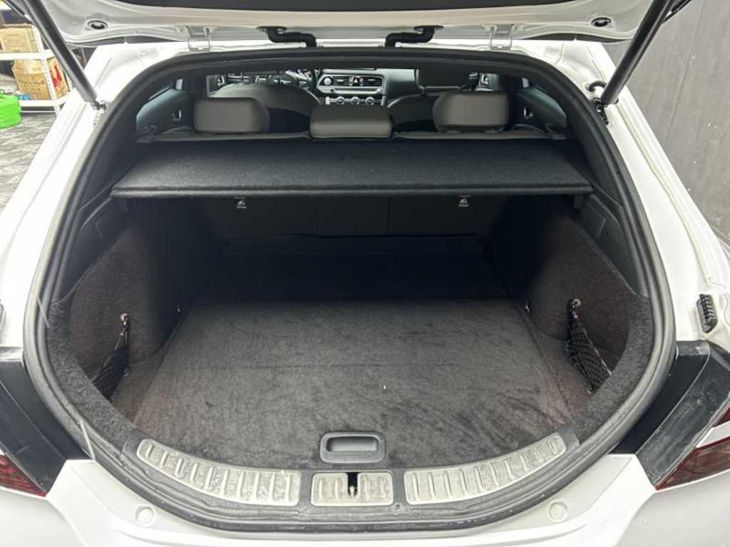 Genesis G70 - Vista 5