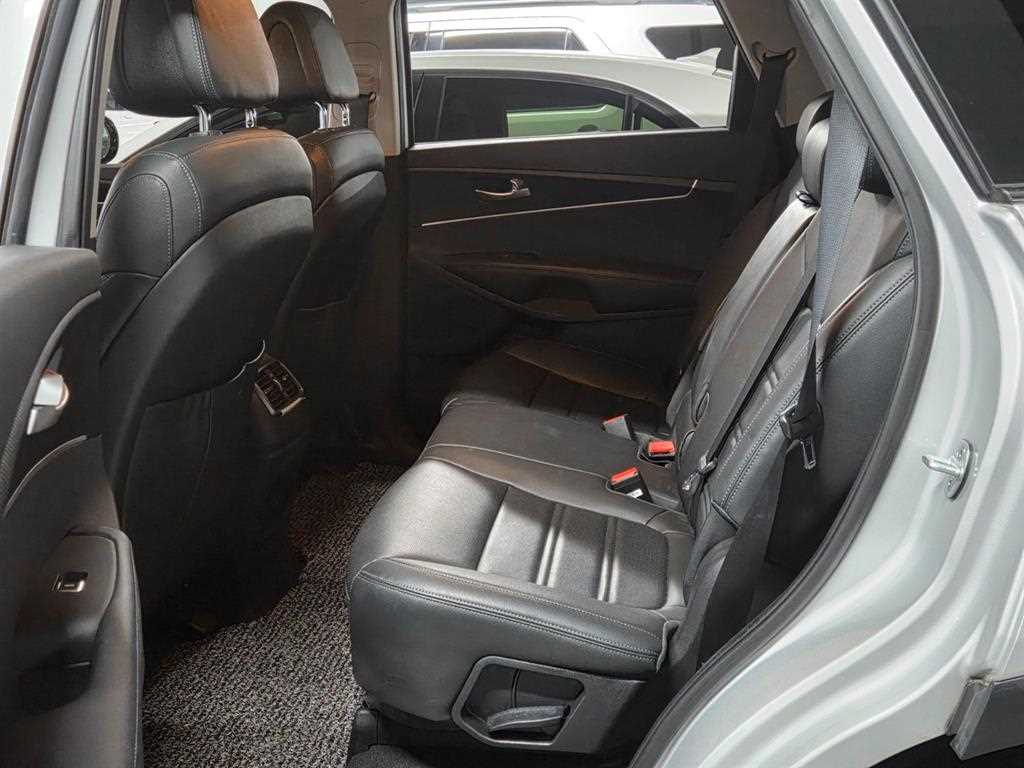 KIA Sorento - Vista 11