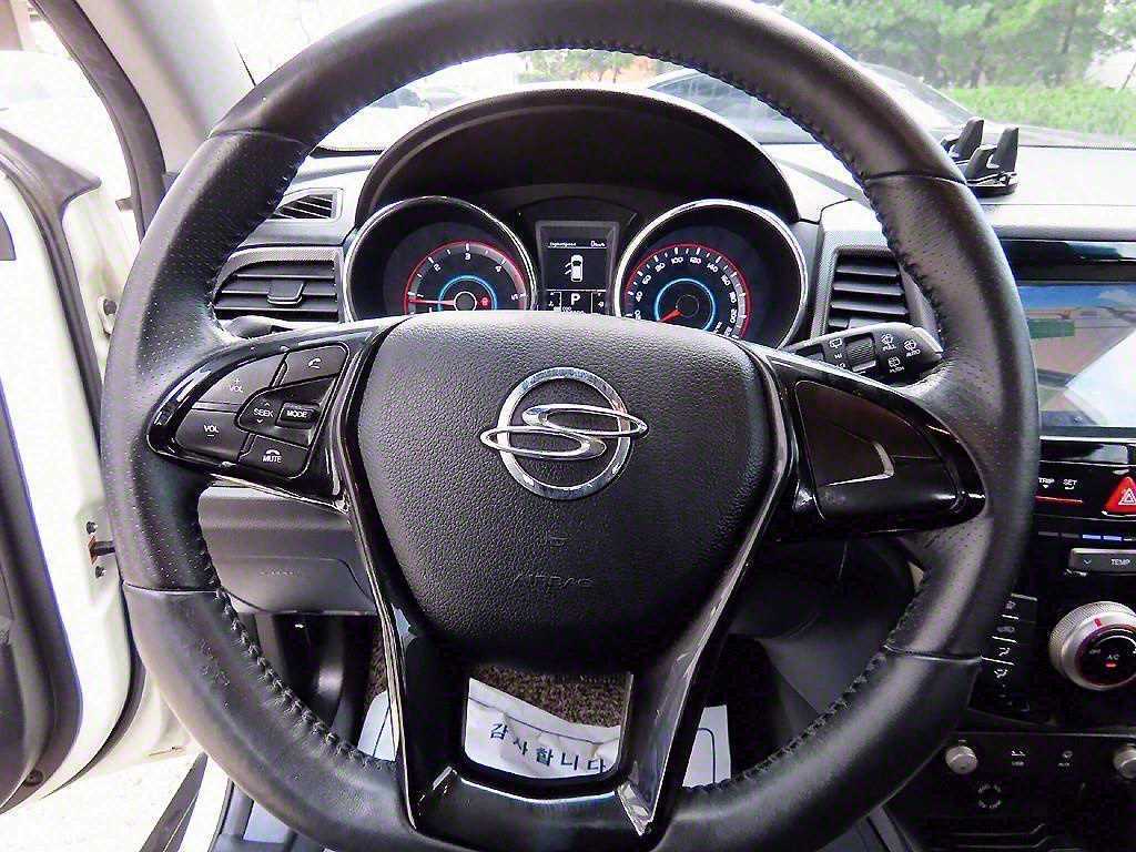 Ssangyong Tivoli - Vista 8