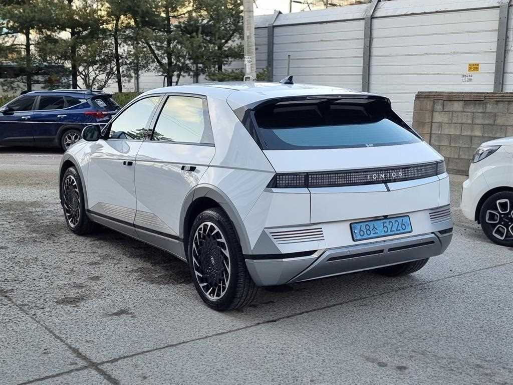 HYUNDAI Ioniq 5 - Vista 4