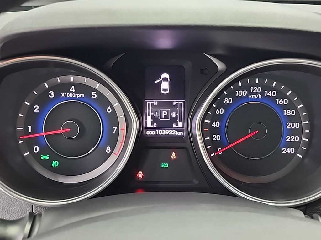 HYUNDAI Avante - Vista 6