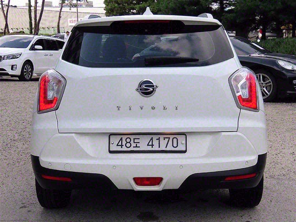 Ssangyong Tivoli - Vista 4