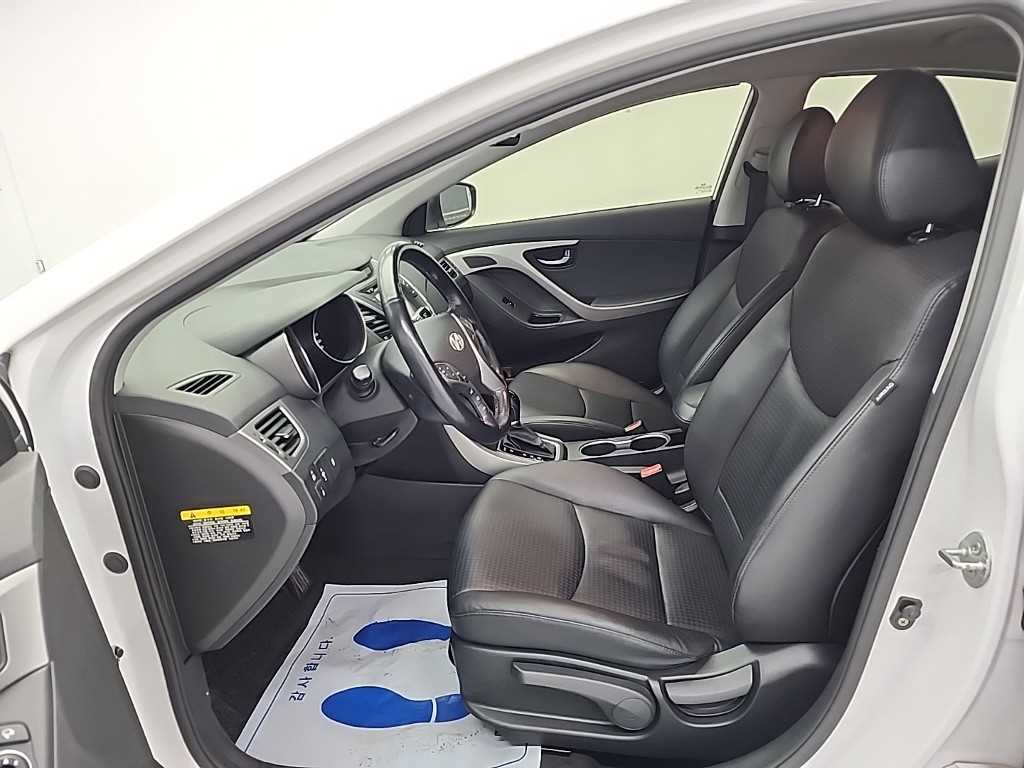 HYUNDAI Avante - Vista 11