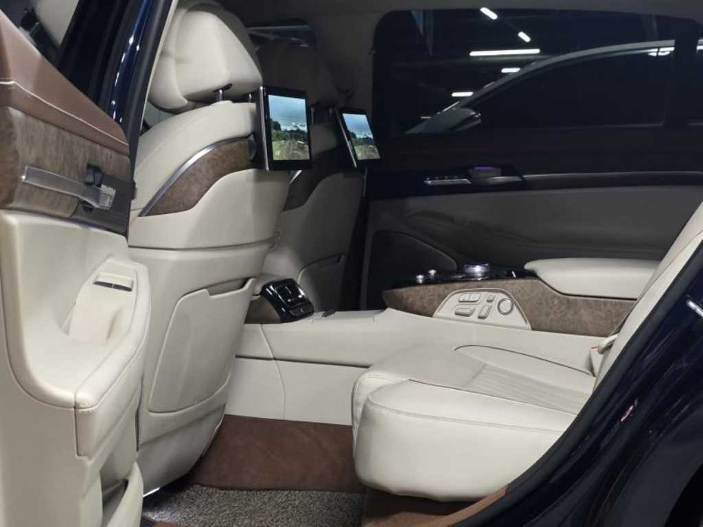 Genesis G90 - Vista 6