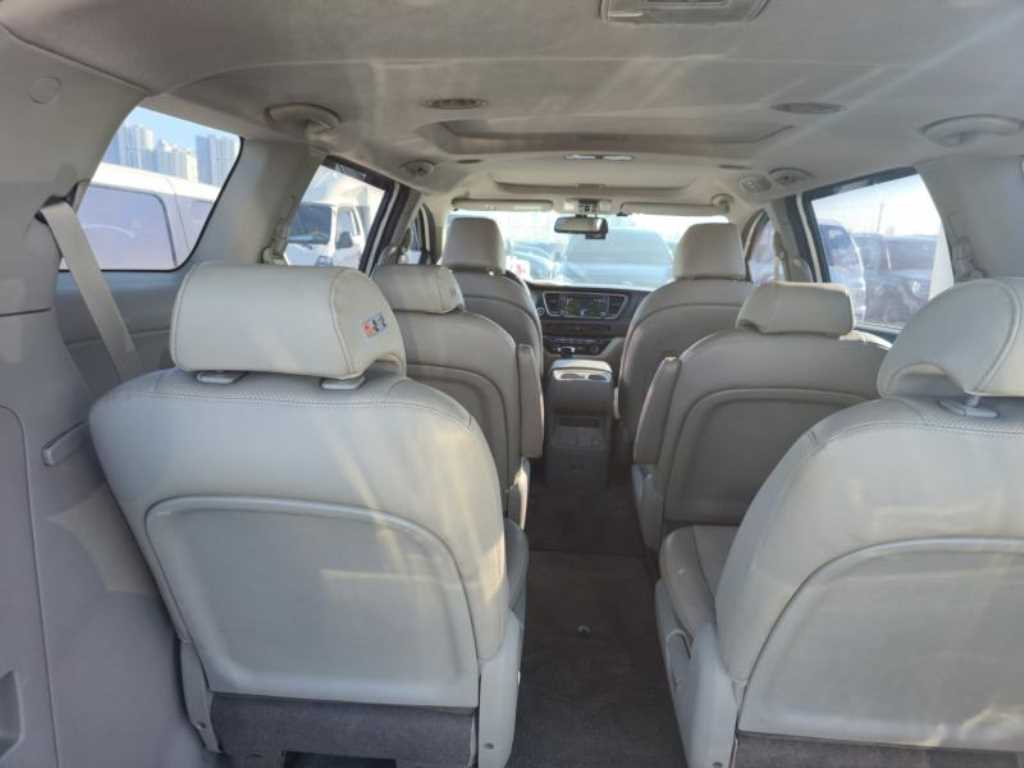 KIA Carnival - Vista 5