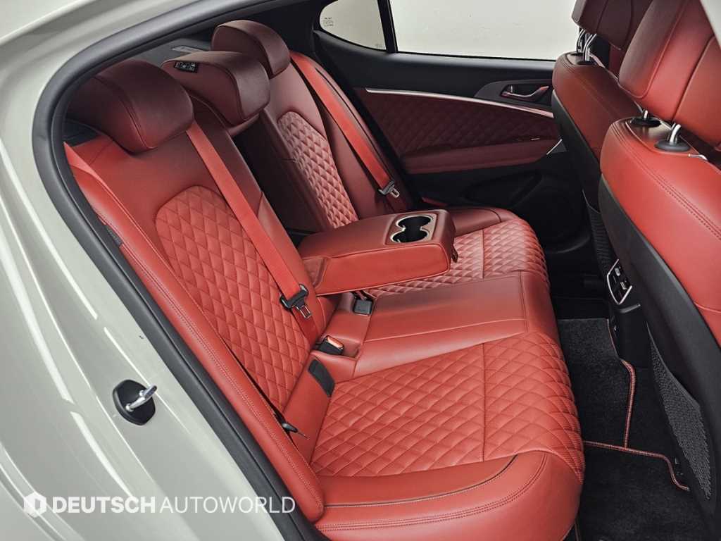 Genesis G70 - Vista 12