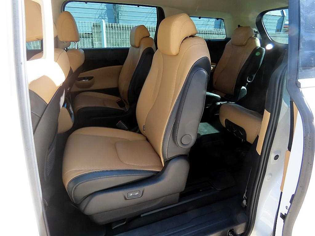 KIA Carnival - Vista 6
