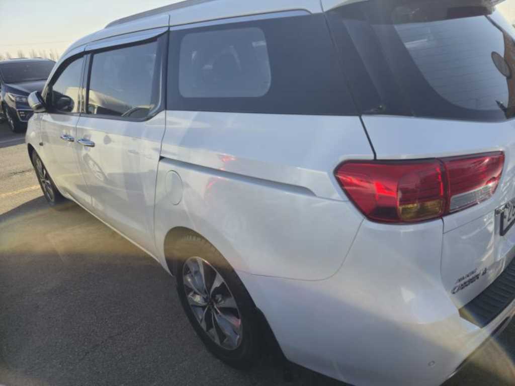 KIA Carnival - Vista 2