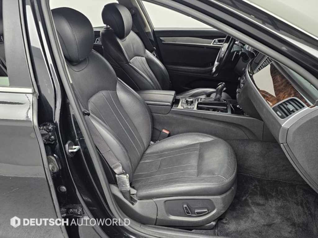 HYUNDAI Genesis - Vista 10