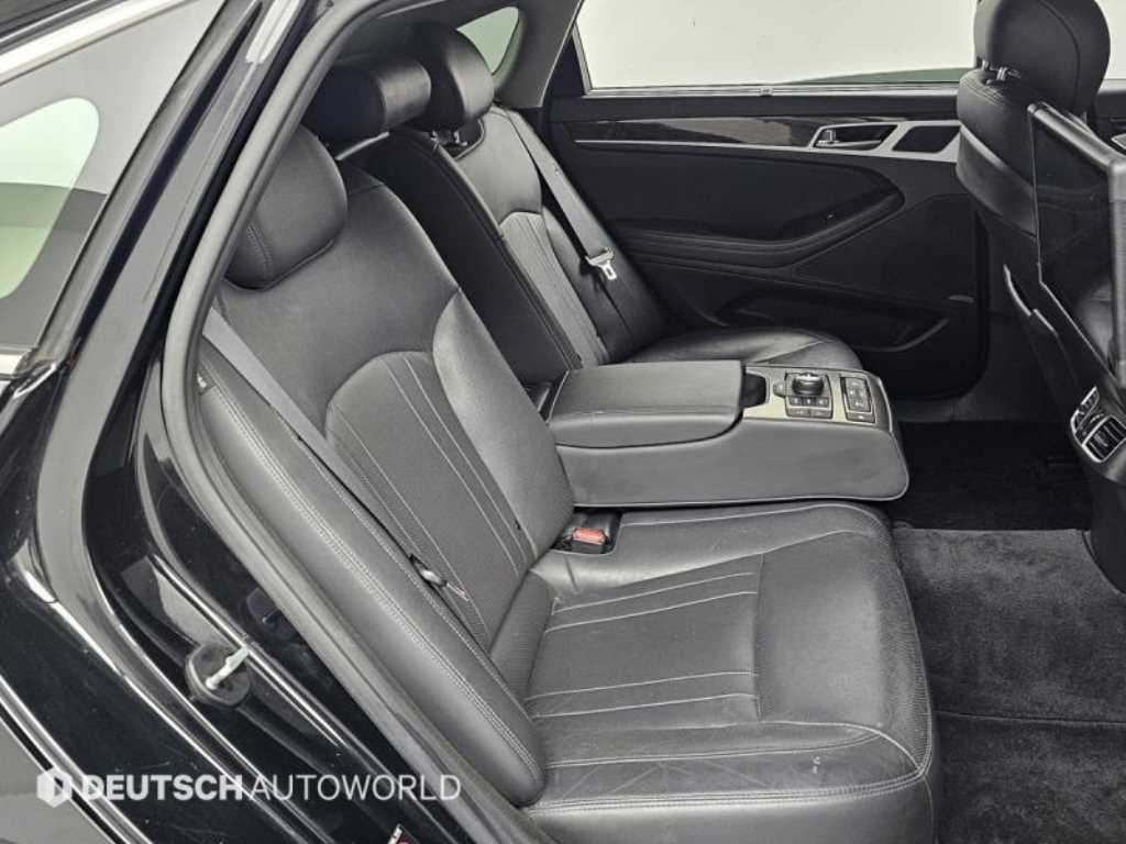 HYUNDAI Genesis - Vista 12