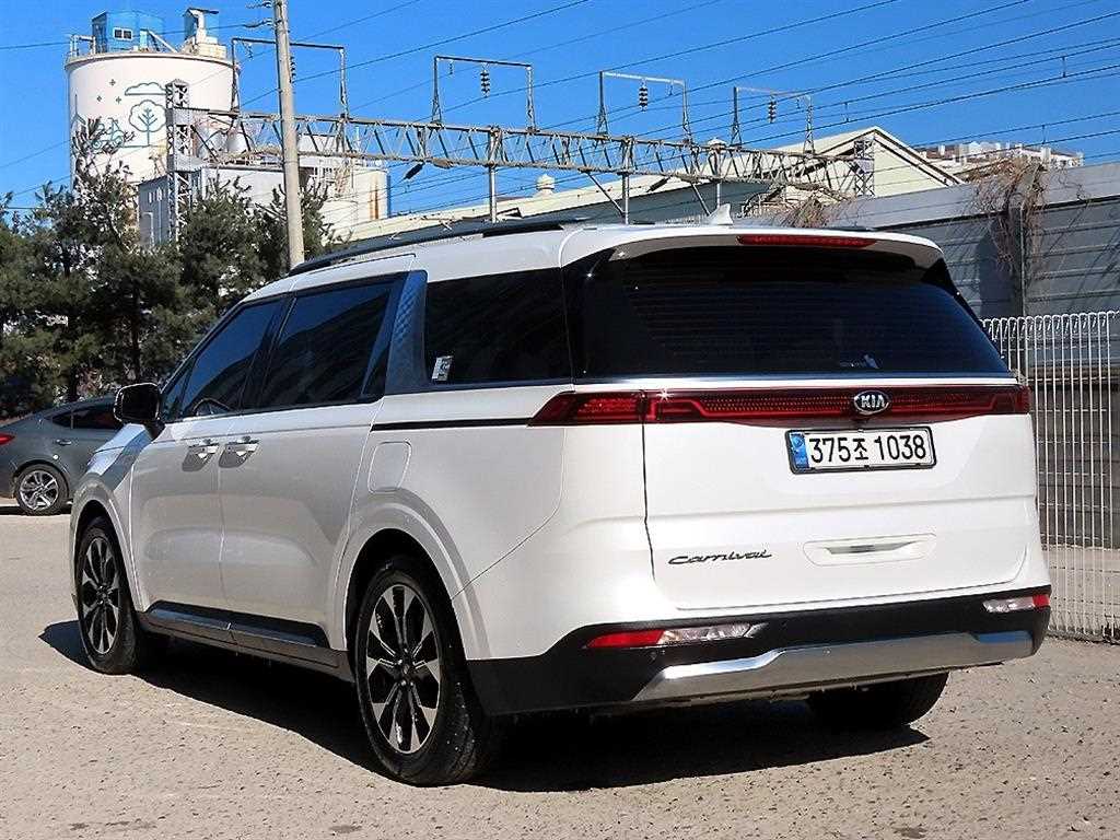 KIA Carnival - Vista 3