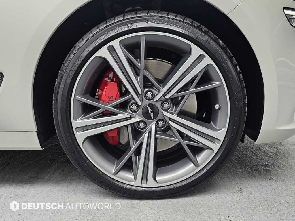 Genesis G70 - Vista 5