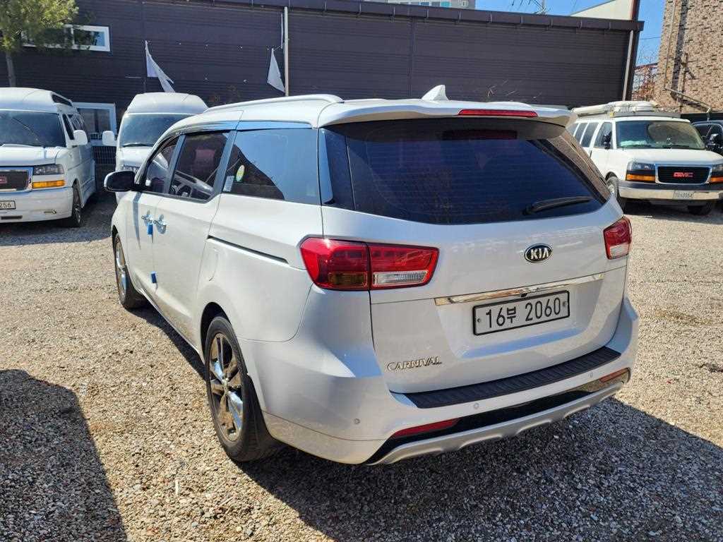 KIA Carnival - Vista 6