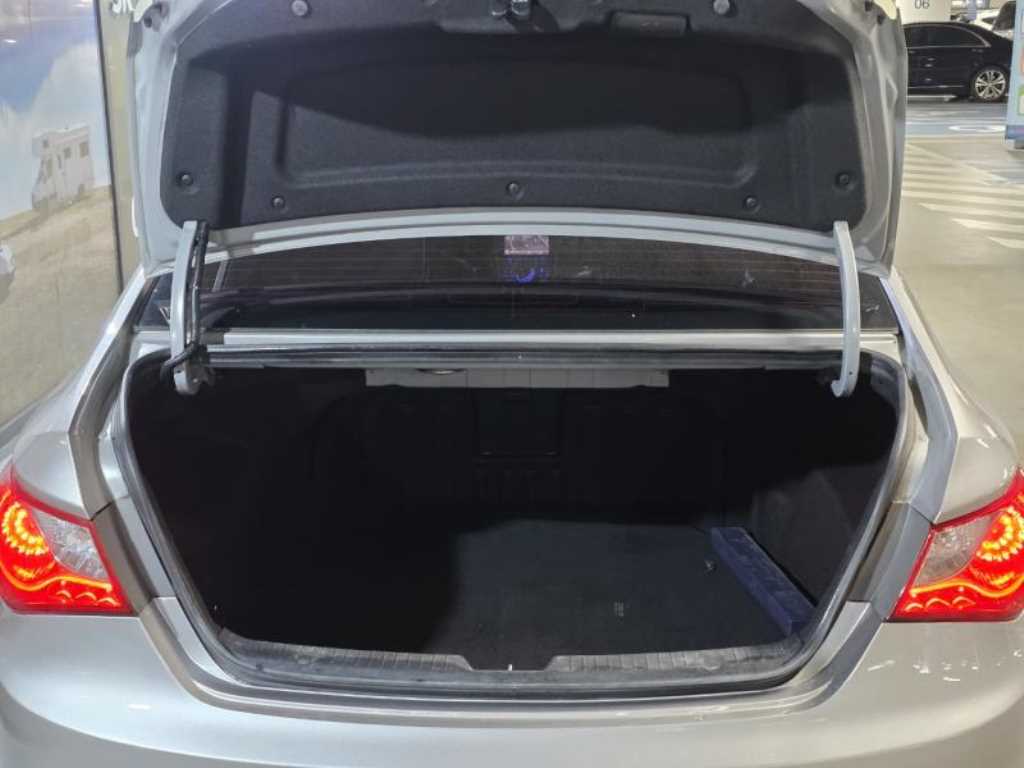 HYUNDAI Sonata - Vista 6