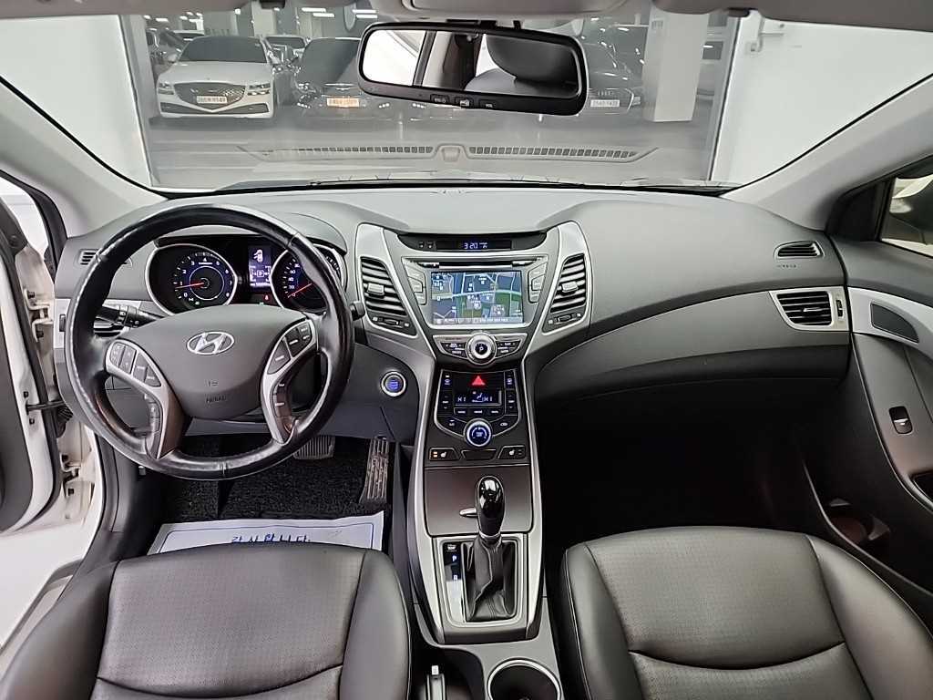 HYUNDAI Avante - Vista 7