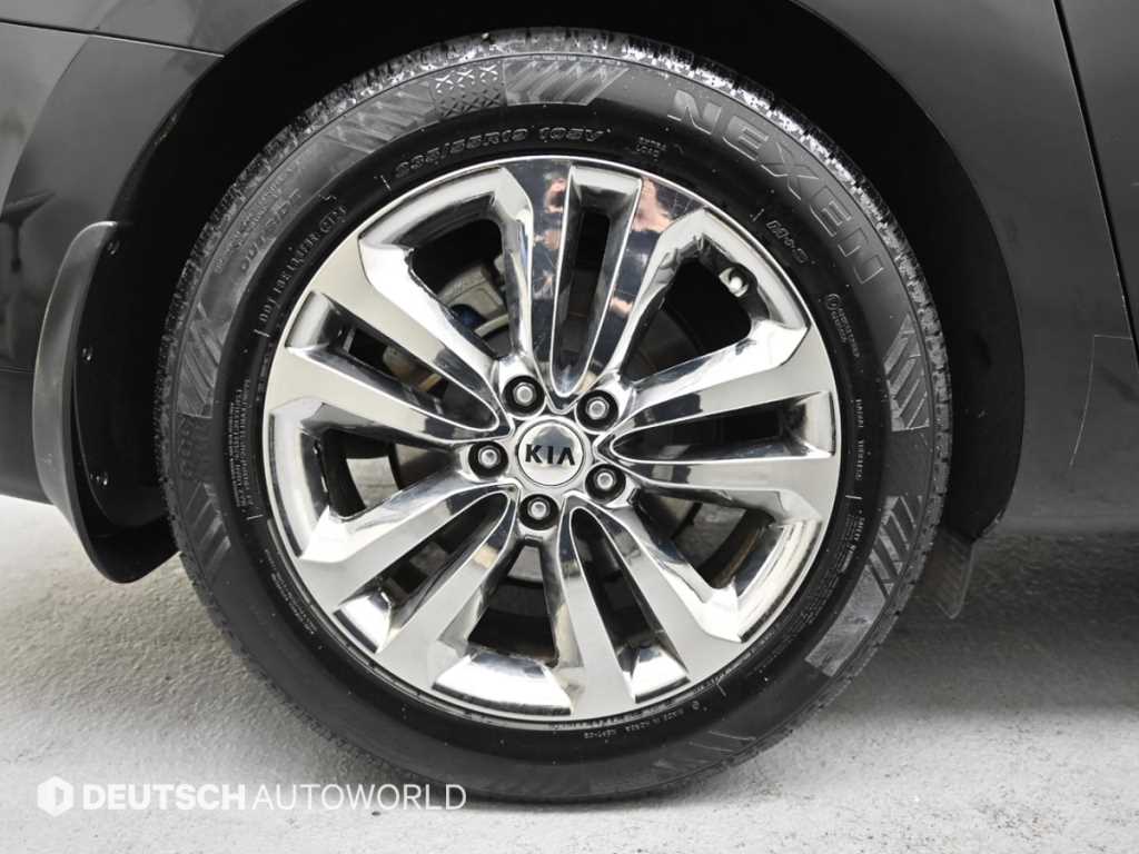 KIA Carnival - Vista 5