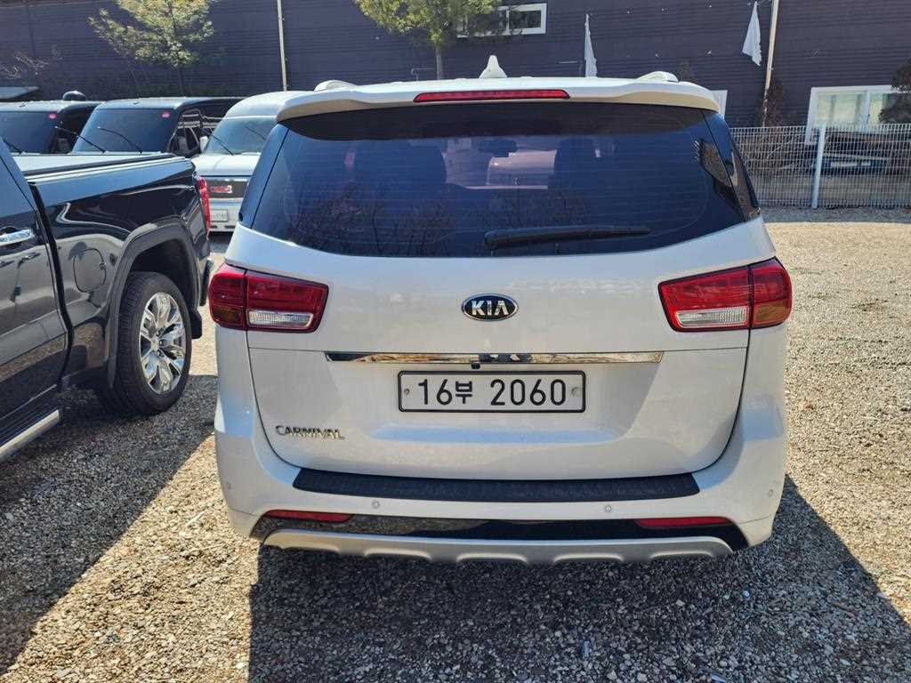 KIA Carnival - Vista 4
