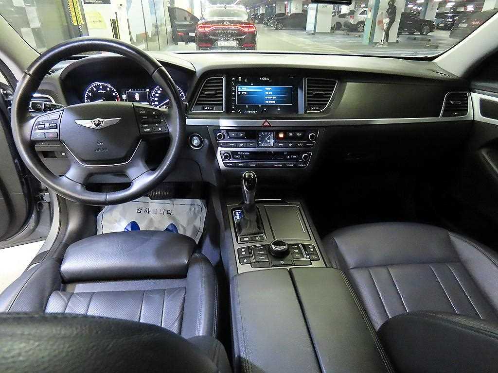 HYUNDAI Genesis - Vista 10