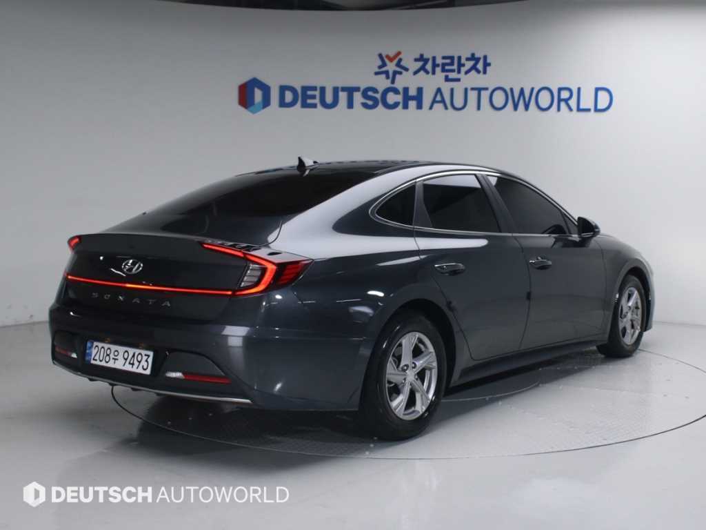 HYUNDAI Sonata - Vista 3