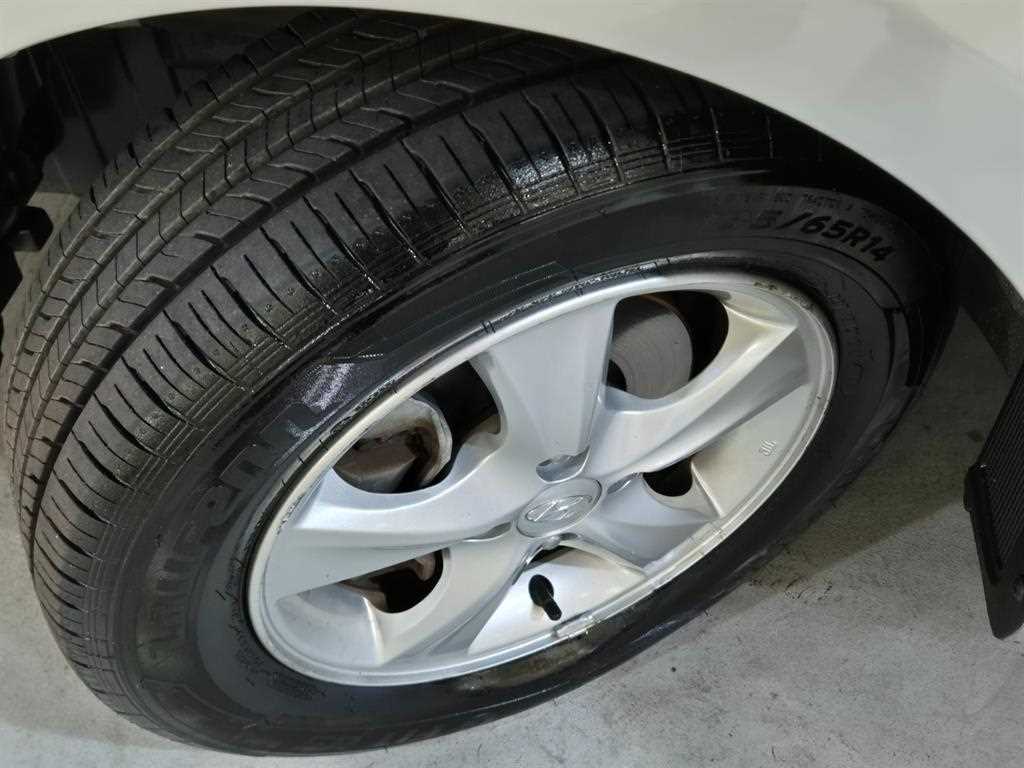 HYUNDAI Accent 2011 Gris - Importación desde Corea - HF Imports Iquique - Foto 15