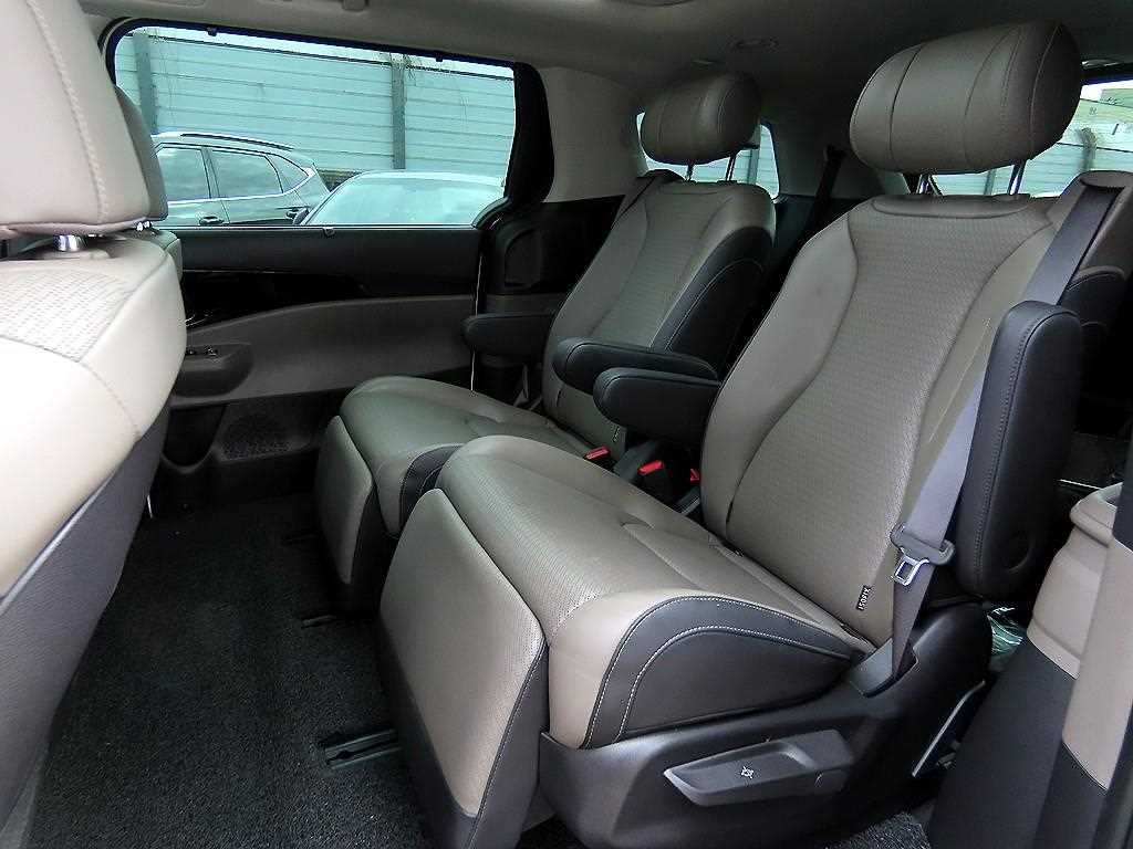 KIA Carnival - Vista 6