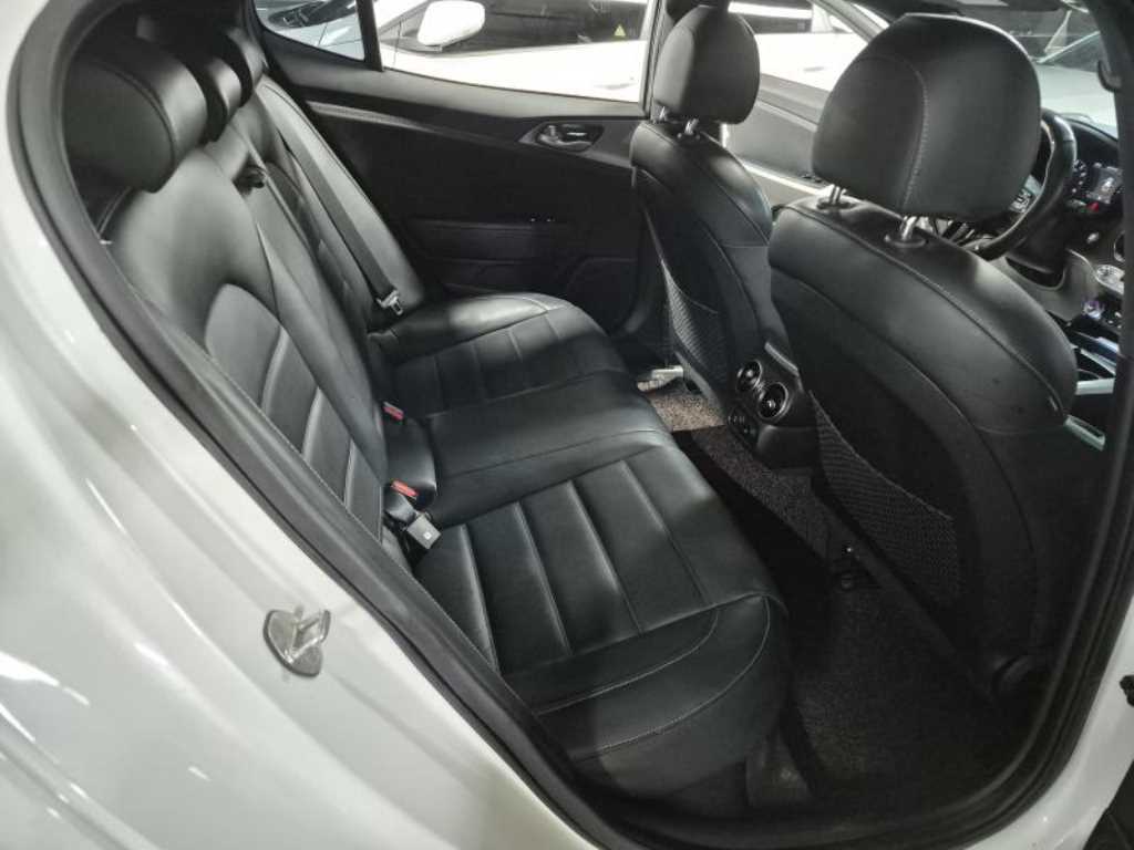 KIA Stinger - Vista 11