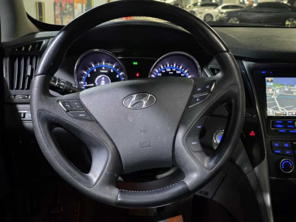 HYUNDAI Sonata - Vista 11