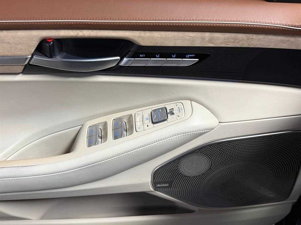 Genesis G90 - Vista 8