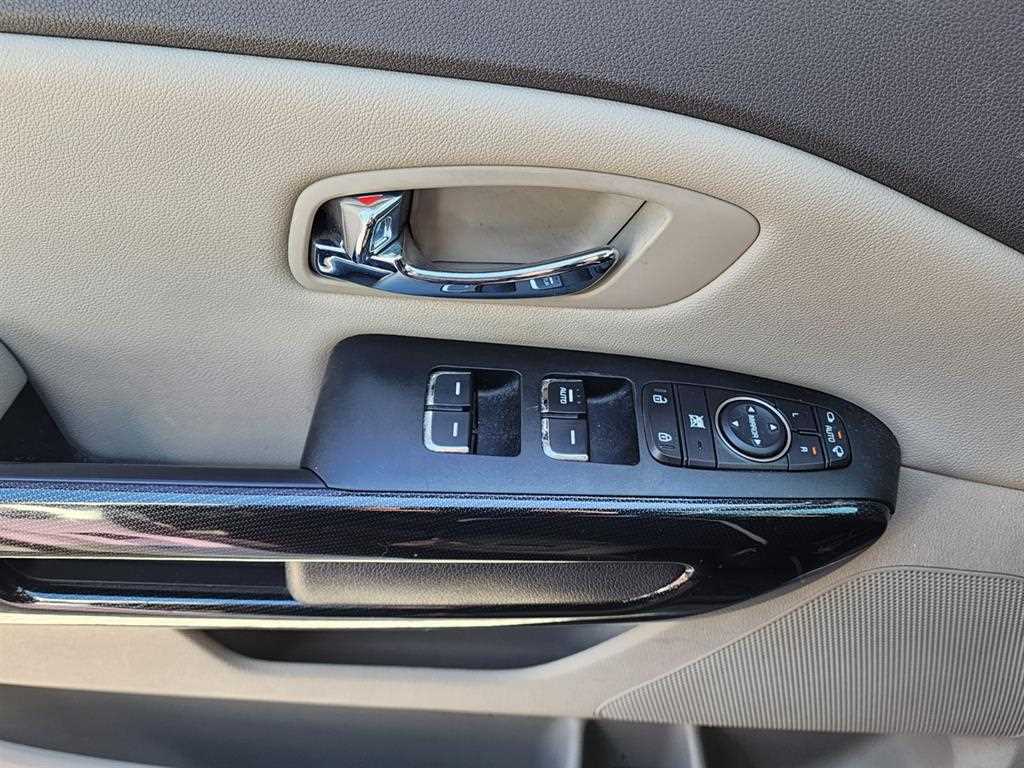 KIA Carnival - Vista 12