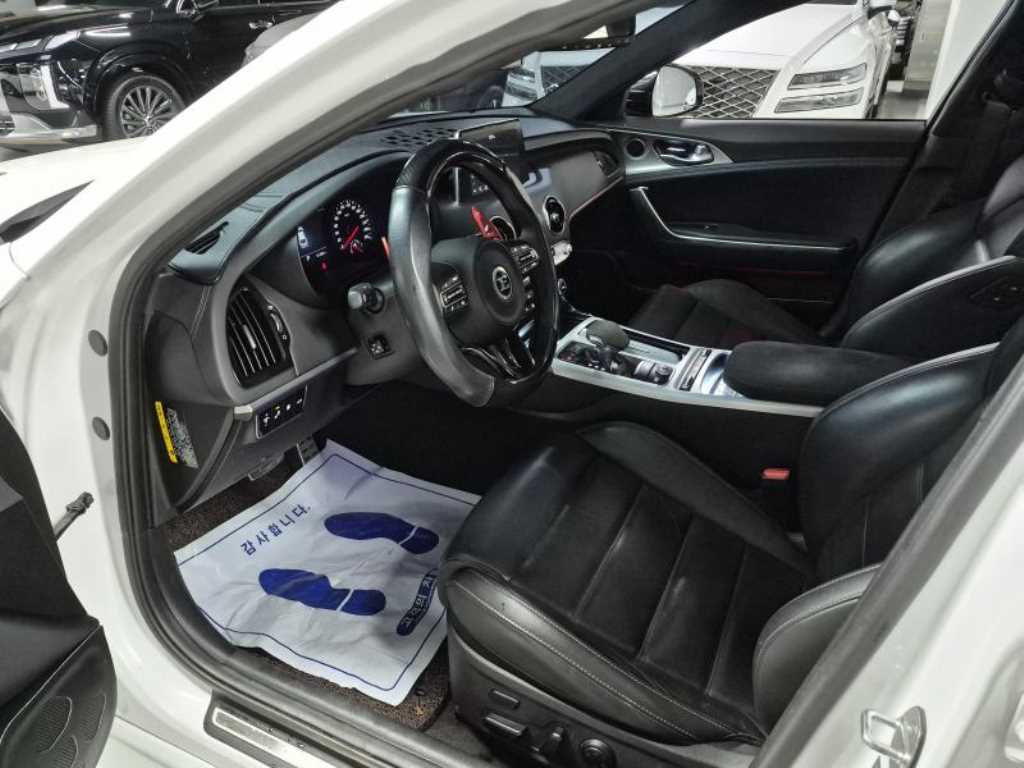 KIA Stinger - Vista 8