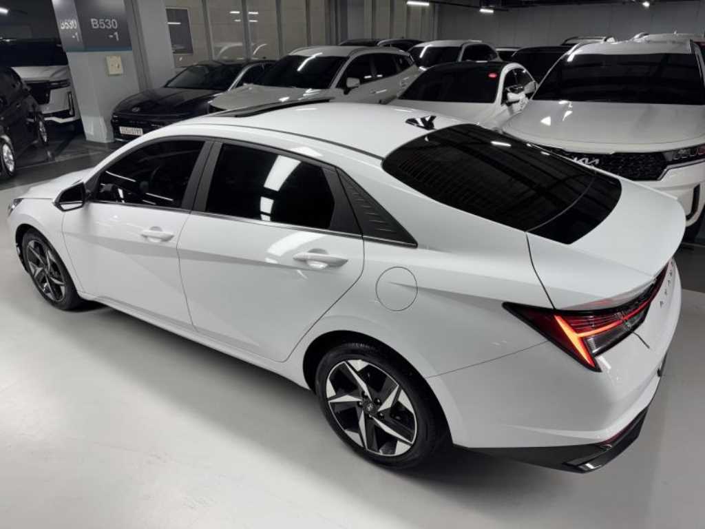 HYUNDAI Avante - Vista 3