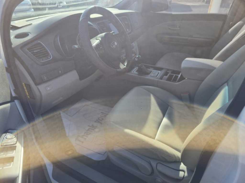 KIA Carnival - Vista 11