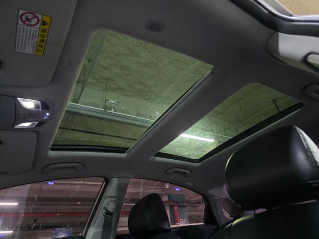 HYUNDAI Sonata - Vista 12