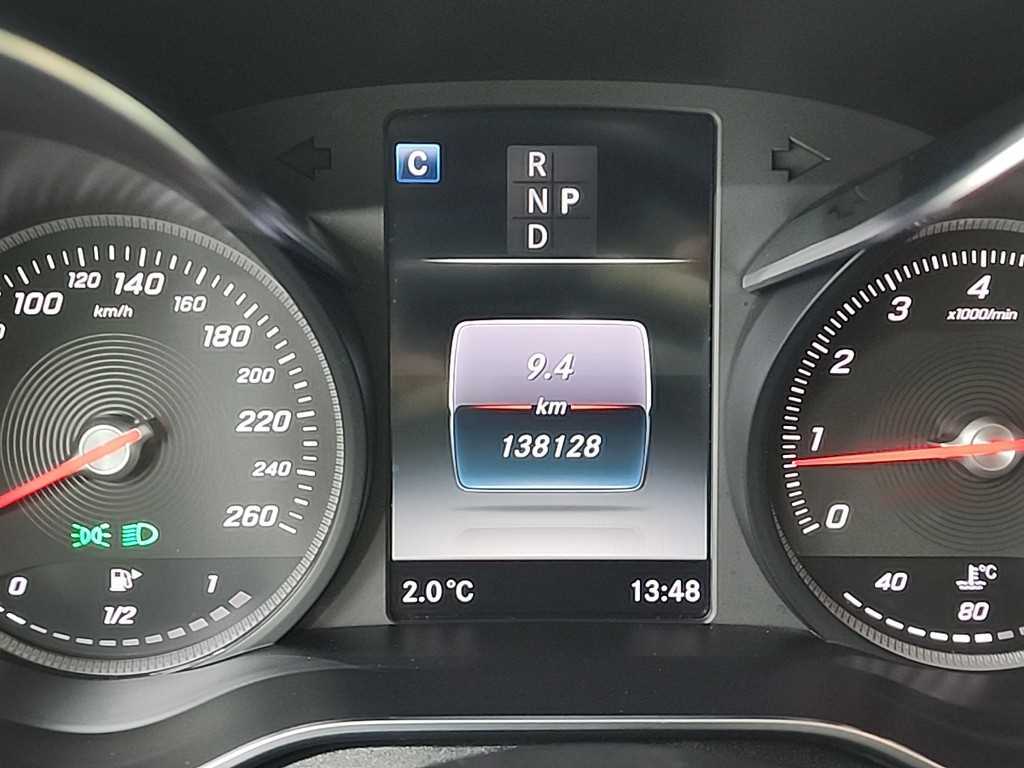 Mercedes Benz GLC Class - Vista 6