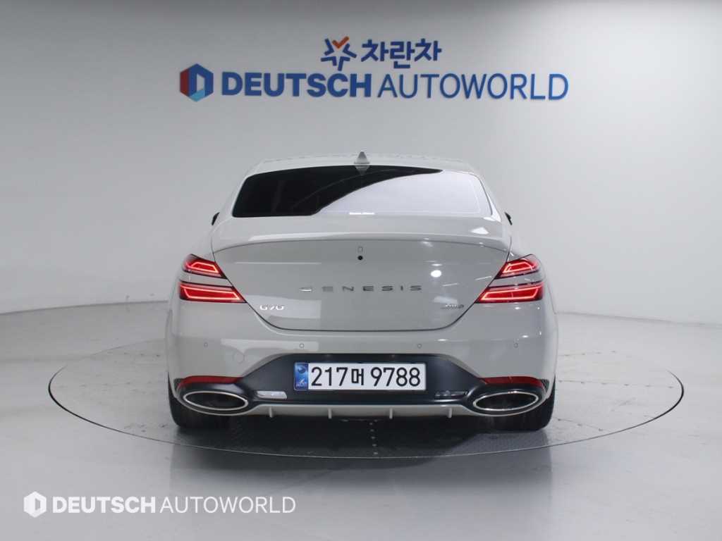 Genesis G70 - Vista 4